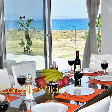 Blue - Front Spectacular Sleeps 10 * ارغاكه