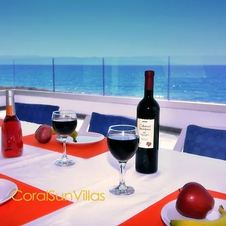 Blue - Front Spectacular Sleeps 10 ارغاكه