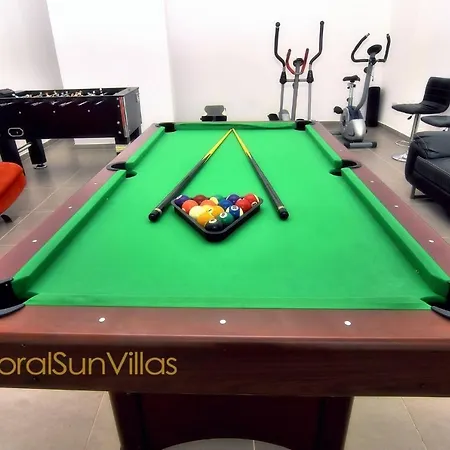 Blue - Front Spectacular Sleeps 10 ارغاكه