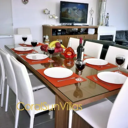 Blue - Front Spectacular Sleeps 10 فيلة *