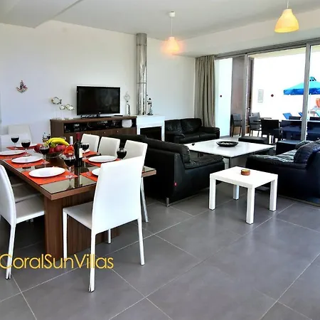 Blue - Front Spectacular Sleeps 10 ارغاكه