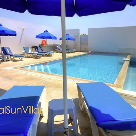Blue - Front Spectacular Sleeps 10 * Argaka