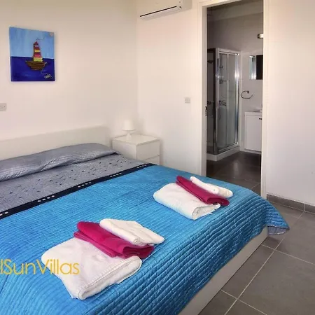 Blue - Front Spectacular Sleeps 10 Villa