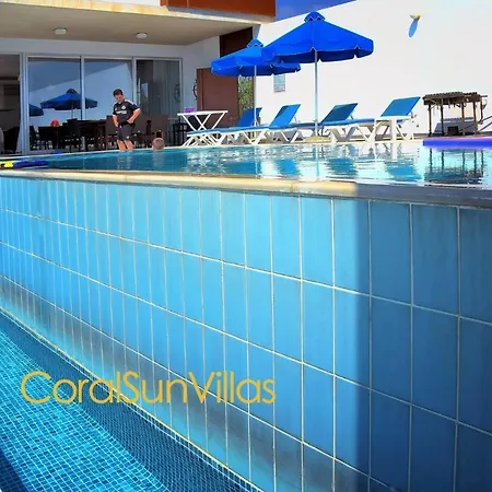 Vilă Blue - Front Spectacular Sleeps 10 *