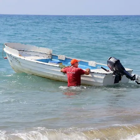 Blue - Front Spectacular Sleeps 10 Vilă Argaka