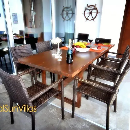 Villa Blue - Front Spectacular Sleeps 10 *