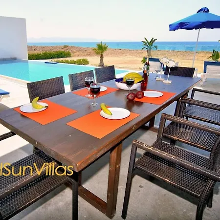 Blue - Front Spectacular Sleeps 10 * Argaka