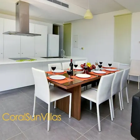 Vilă Blue - Front Spectacular Sleeps 10