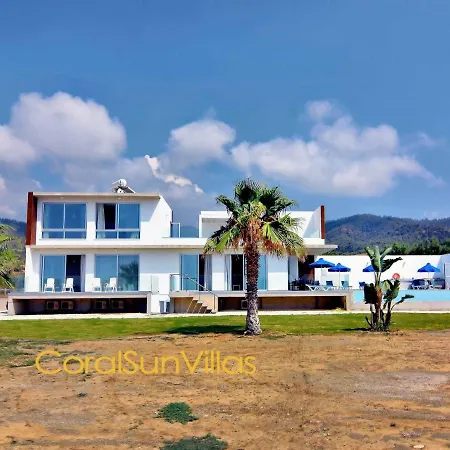 Blue - Front Spectacular Sleeps 10 * Argaka