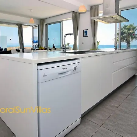 Blue - Front Spectacular Sleeps 10 Vilă *