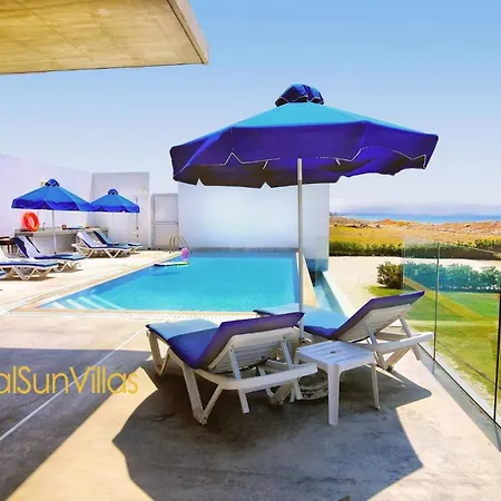 Blue - Front Spectacular Sleeps 10 Villa *