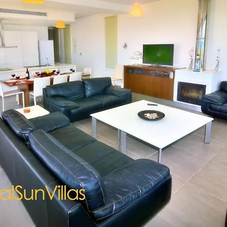 Blue - Front Spectacular Sleeps 10 Villa