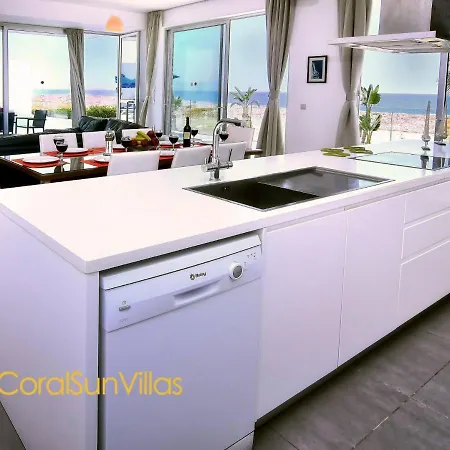 Vilă Blue - Front Spectacular Sleeps 10 Argaka