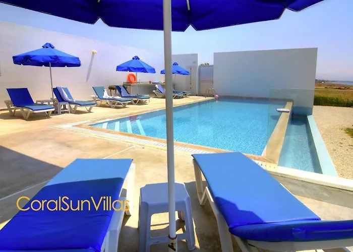 Blue - Front Spectacular Sleeps 10 * Argaka