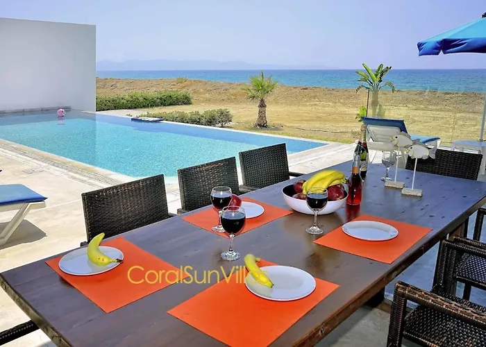 Blue - Front Spectacular Sleeps 10 Villa