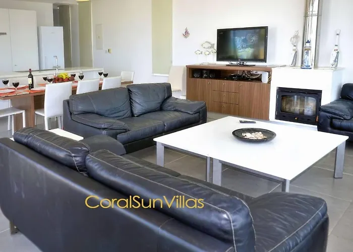 Blue - Front Spectacular Sleeps 10 Villa *