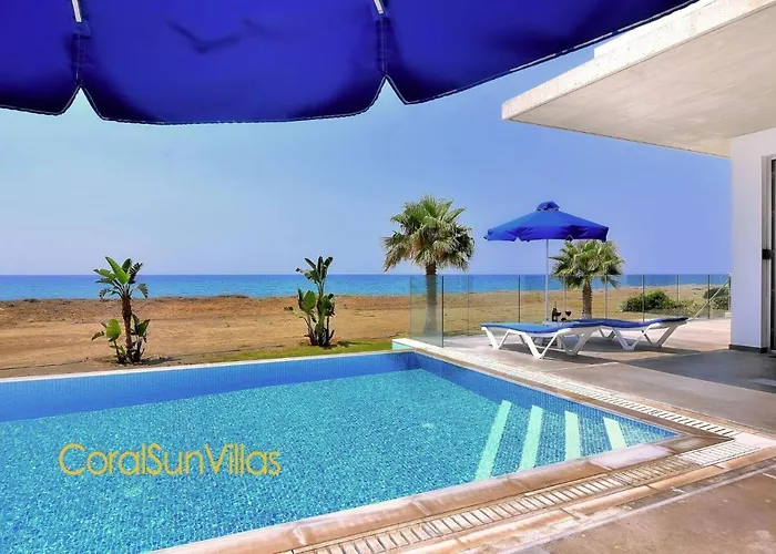 Blue - Front Spectacular Sleeps 10 * Argaka