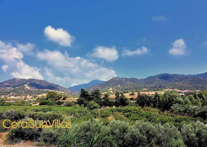 Blue - Front Spectacular Sleeps 10 Villa *