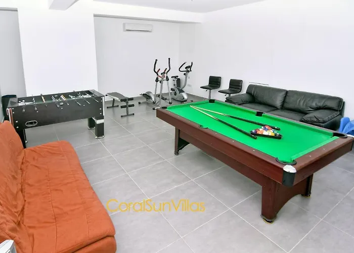 Blue - Front Spectacular Sleeps 10 *