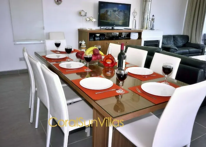 Blue - Front Spectacular Sleeps 10 Villa *