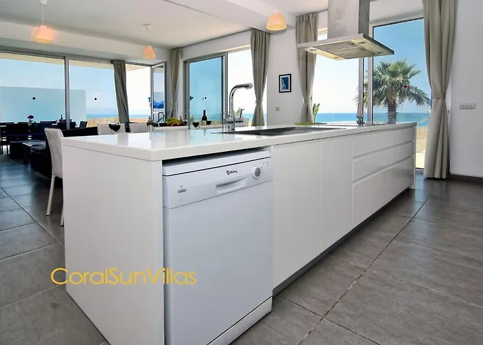 Blue - Front Spectacular Sleeps 10 Villa *