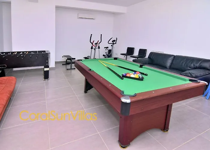 Villa Blue - Front Spectacular Sleeps 10 Argaka