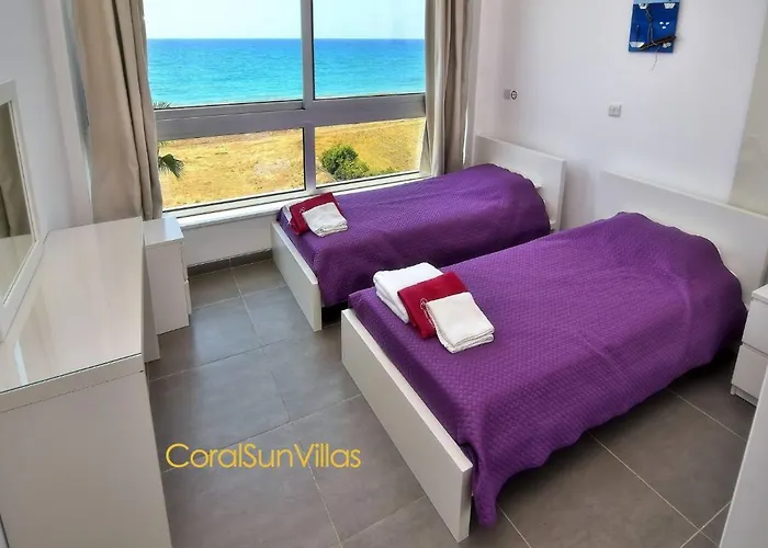 Blue - Front Spectacular Sleeps 10 Villa *