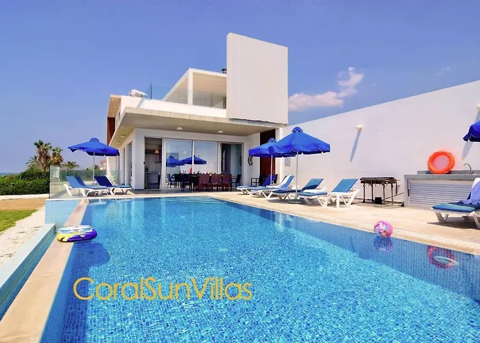 Villa Blue - Front Spectacular Sleeps 10 Argaka